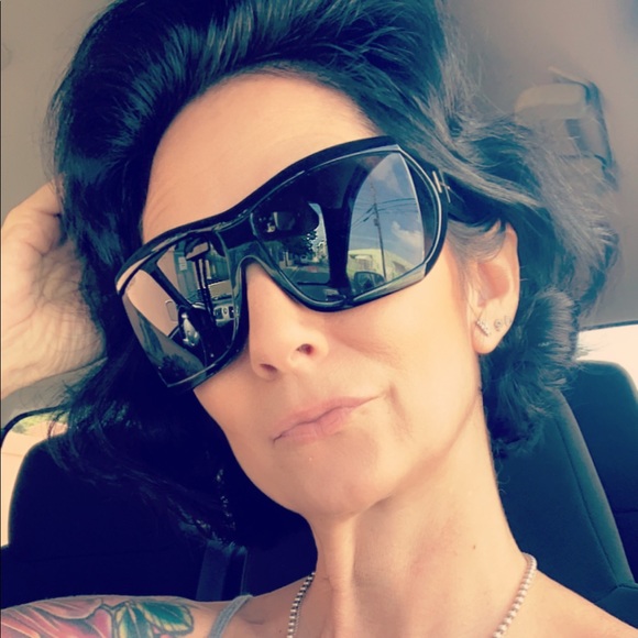 Meet your Posher, Gretchen - Picture 6 of 15